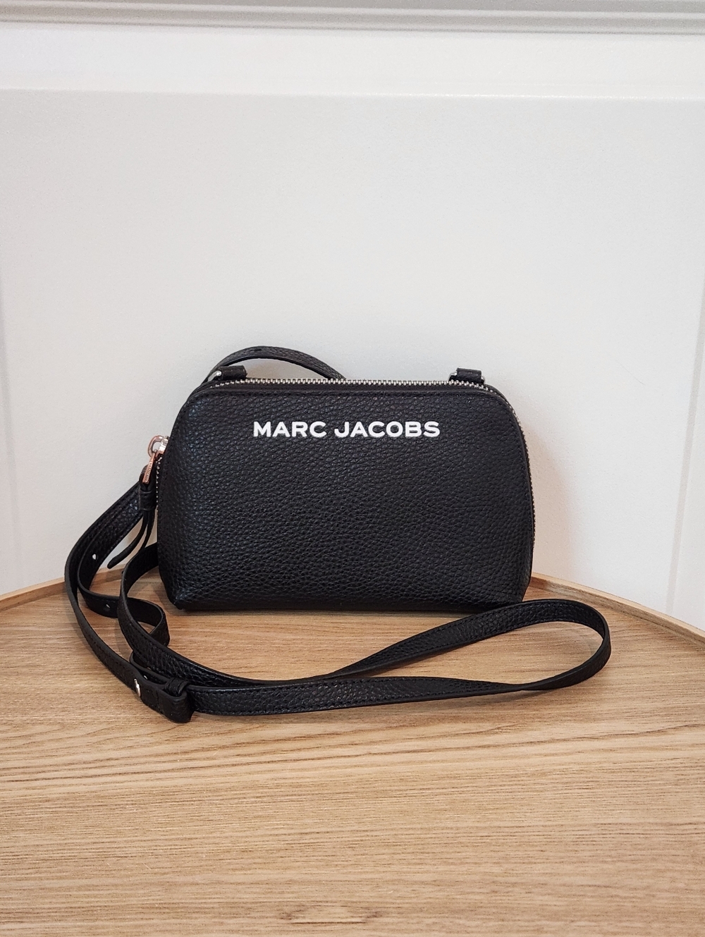 Marc Jacobs Black Pebbled Leather Logo Crossbody - Picture 2 of 7